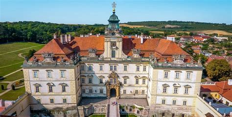 Замок Валтице (Valtice). Лучшие замки Чехии с фото | Замки Чехии