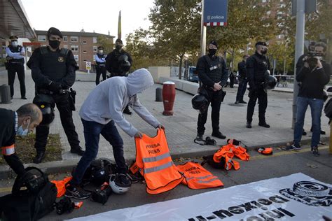 Campanya De Suport A La Periodista Mireia Comas