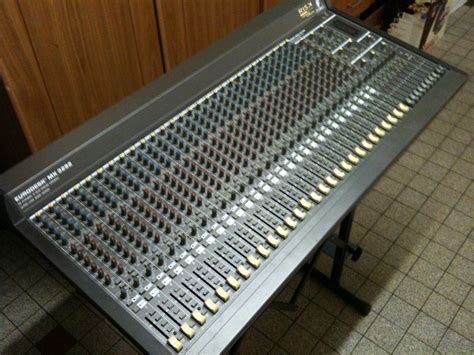 Behringer Eurodesk MX3282 image (#449235) - Audiofanzine