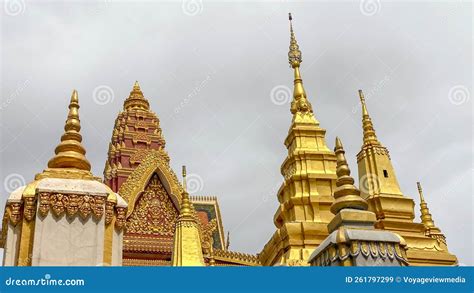 Ornate Buddhist Golden Towers And Stupas Phnom Penh Stock Image