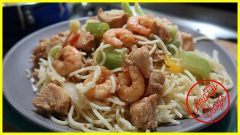 Comida China Chow Mein Con Camarones Y Pollo Chinese Food Chow Mein