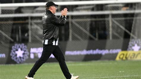 Investigação de John Textor aponta jogador do Botafogo envolvido em