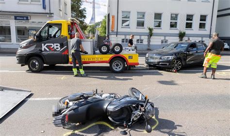 Unfall In Siegen NRW Motorrad Kracht In Auto Mann Schwer Verletzt