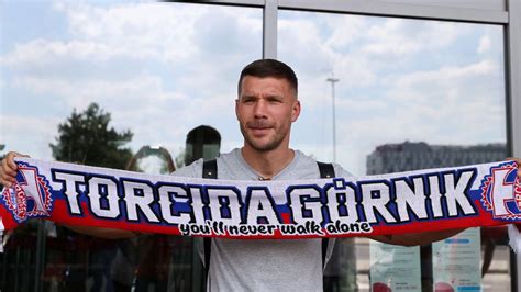 Lukas Podolski Ex Nationalspieler Verl Ngert Vertrag Bei G Rnik Zabrze