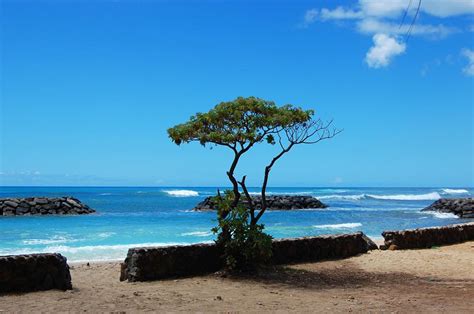 Sand Island Beach Park, Oahu | To-Hawaii.com