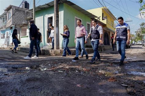 Recorre alcalde Juan Manuel Unanue la colonia Río Jamapa les anuncia