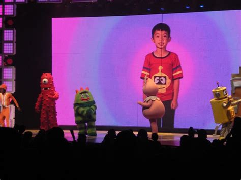 Franklin Avenue Yo Gabba Gabba Live Gets Us Dancing