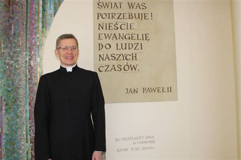 Ks Piotr Bajor Papież myśli o tych którzy doznali okrutnego