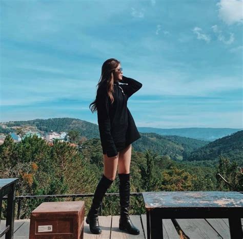 Hot girl sát thủ mặc nửa kín nửa hở siêu gợi cảm làm bao người ngất ngây