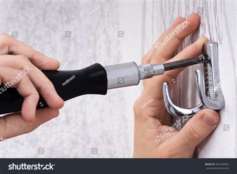 Hang On A Minute: The 5-Minute Guide To Mastering Hook Screw Installation