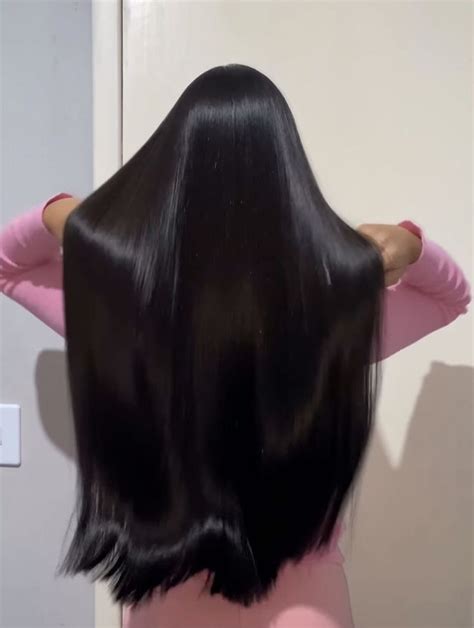 𝙋𝙄𝙉 𝙪𝙧𝙗𝙖𝙣𝙗𝙧𝙖𝙩𝙩𝙞𝙚 ૮₍˃̵֊ ˂̵ ₎ა Long Shiny Hair Long Hair Styles