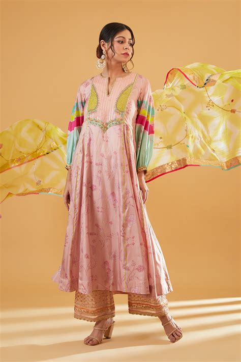 Nude Pink Silk Printed Hand Embroidered Kurta Set By Raji Ramniq At Pernia S Pop Up Shop