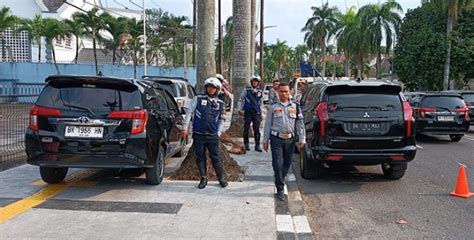 Buntut Video Viral Mobil Parkir Di Atas Trotoar Dishub Medan Rutinkan