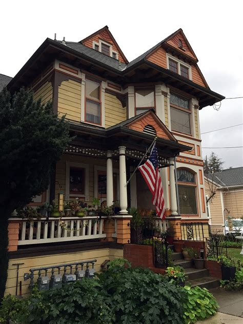 Victorian Houses: Photo