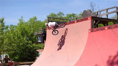 Grundsteinlegung auf Skate und BMX Gelände Ein Dach mit Symbolkraft