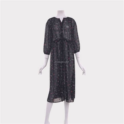 Pakaian Dress Midi Dress Uniqlo Black Floral Midi Dress Tinkerlust