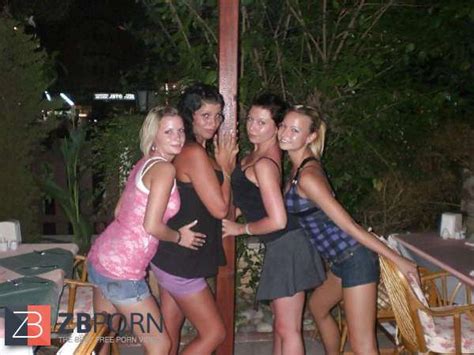 Welche Ist Geiler Which One Is Sexier Two ZB Porn