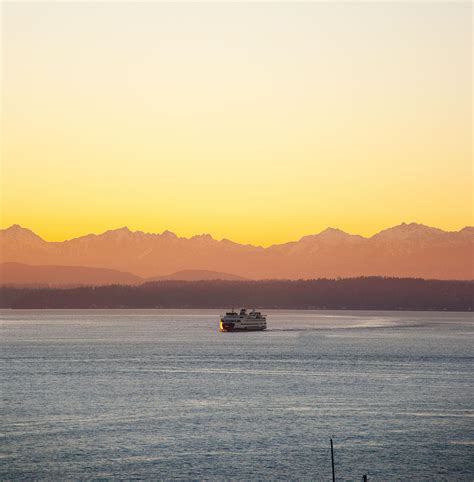 Tourists find the bainbridge island ferry schedule has scenic runs 1