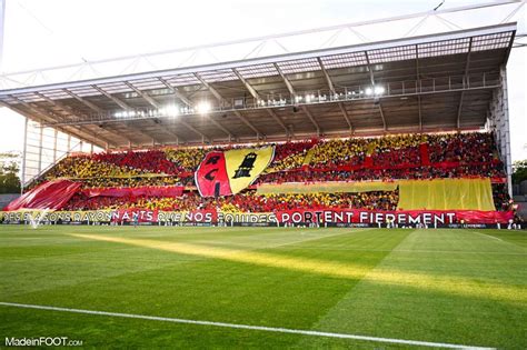 Rc Lens Le Rcl Révèle Son Tout Nouveau Maillot Extérieur Pour La