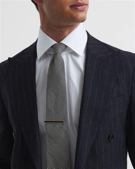 6 Classic Suit Accessories That Will Upgrade Your Tailored Looks