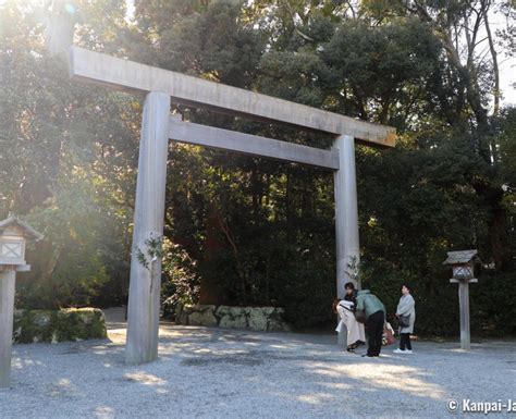 Good Practices When Visiting Temples And Shrines Worshipping