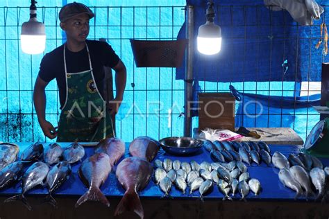 PASOKAN IKAN LAUT TERDAMPAK CUACA BURUK ANTARA Foto