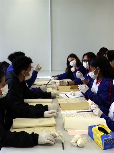 Alunos De Escola Municipal Visitam O Cedoc E Aprendem Sobre A