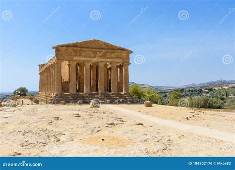 Templo De Concordia En El Valle De Los Templos De Agrigento Foto De