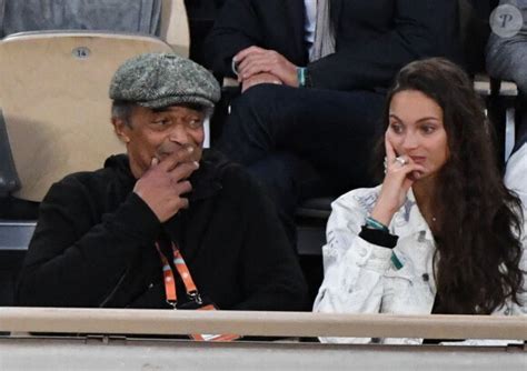 Jenaye Noah Nue Sous Son Peignoir La Fille De Yannick Noah Fait