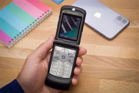 Here's why the Motorola RAZR V3 was once the coolest phone in the world ...