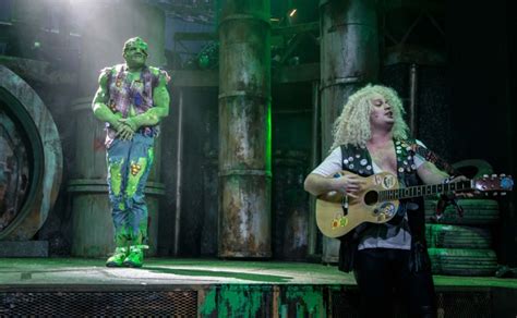 The Toxic Avenger – Review – Musical Manda