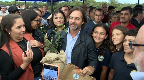 Imágenes del presidente Lacalle Pou en inauguración de puente en Paso