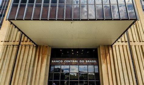 BC eleva previsão de alta do PIB de 2023 de 2 9 para 3 0 mas reduz