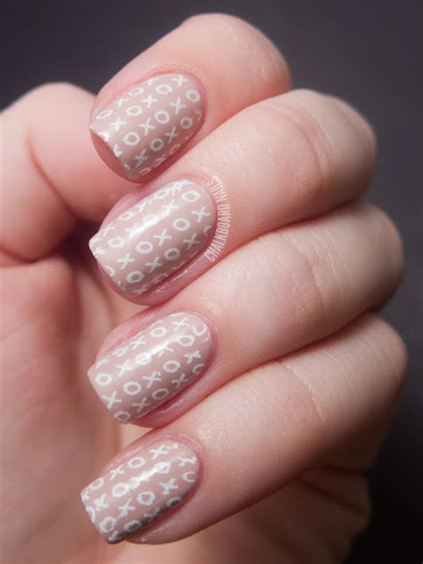 Subtle Ways To Upgrade Your Nude Manicure Easy Nail Art Ideas For Nude Nail Polish