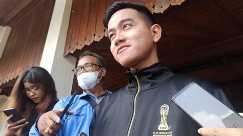 Gibran Pakai Jaket Berlogo Piala Dunia U Tanda Ikut