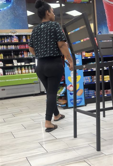 Gas Station Cappin Latina Milf Bubble Butt Spandex Leggings Yoga Pants Forum