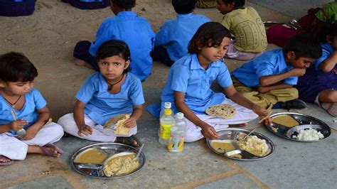 Dead Lizard In Midday Meal 200 Students Fall Ill In Bihar School