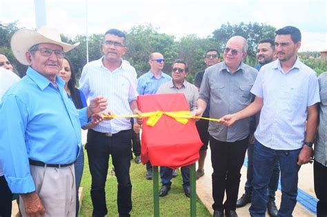 População de São Pedro dos Crentes ganha praça estrada asfalto e