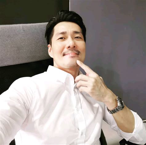 My Gay Friend He Is Single And Searching Scrolller