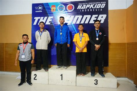 Robbi Damar Wijayadi Siswa Man Yogyakarta Raih Juara Kejurda