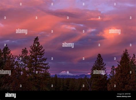 Mount bachelor hi-res stock photography and images - Alamy