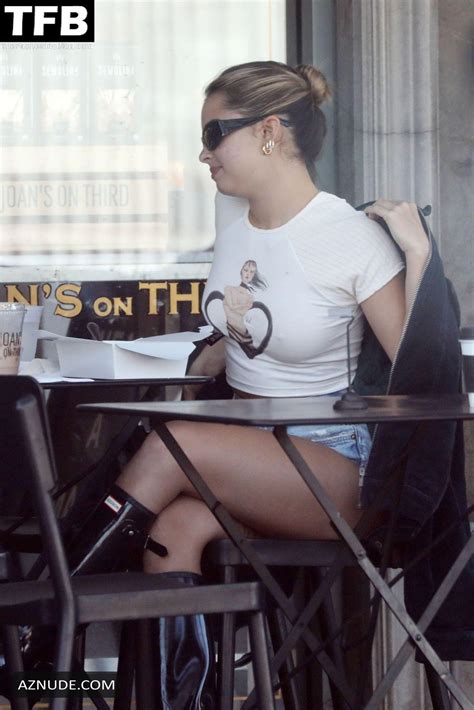 Addison Rae Sexy Seen Showing Off Her Hot Butt In Jeans Shorts With Her Boyfriend At Joans AZNude