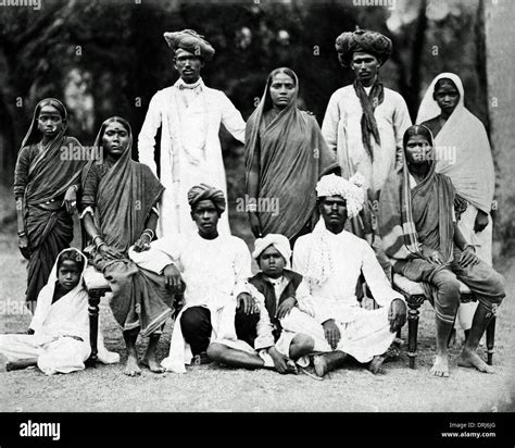 Foto De Un Grupo De Indios Hombres Mujeres Y Ni Os Fotograf A De Stock