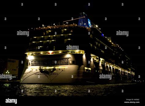 cruise ship at night Stock Photo - Alamy