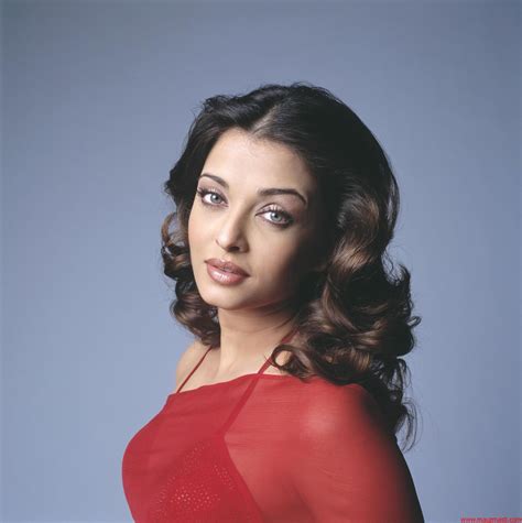 Bollywood Sexy Images Aishwarya Rai Hot In Red Saree