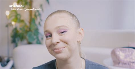 Hot Sexy Paula Senfkorn Bikini Pics