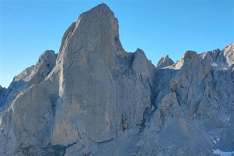 Murciana 78 Al Naranjo De Bulnes Escalada Con Guía En Picos De