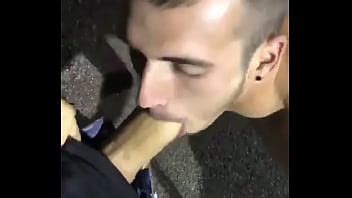 Sucer Dans Le Parking XVIDEOS