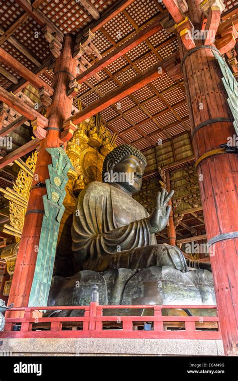 El Gran Buda Daibutsu Den En Todai ji en Nara Japón Fotografía de