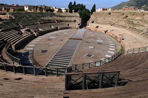 Anfiteatro Flavio Di Pozzuoli Il Colosseo Dei Campi Flegrei